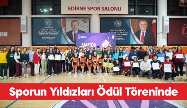 Edirne'de başarılı sporcular düzenlenen törenle ödüllendirildi.
