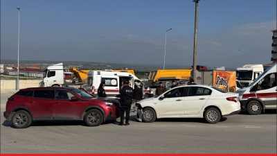Edirne’de 3 aracın karıştığı kazada 1 kişi yaralandı. E.B. idaresindeki