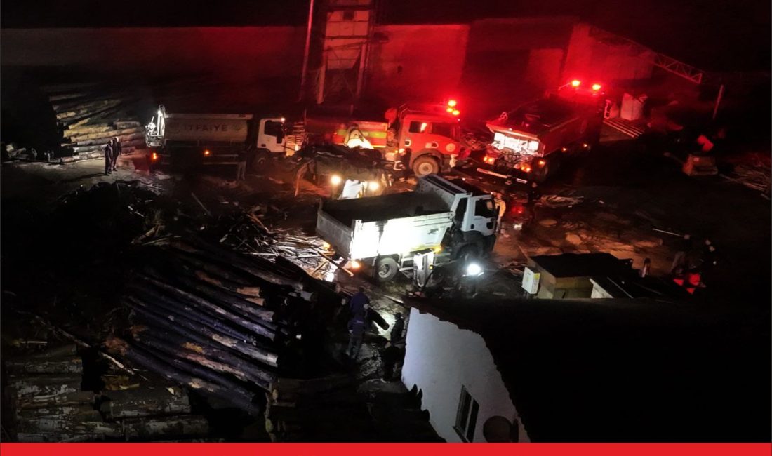 Edirne’de kereste fabrikasında çıkan yangın kontrol altına alındı. İpsala ilçesine
