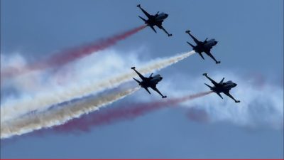 Türk Hava Kuvvetlerinin akrobasi timi Türk Yıldızları, Çanakkale’de gösteri uçuşu