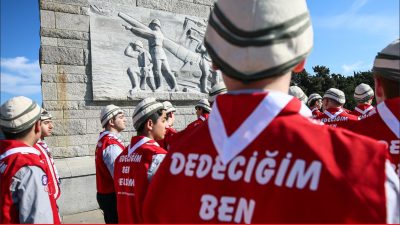 Çanakkale Kara Savaşları’nın 111. yılı dolayısıyla Türkiye’nin yanı sıra çok