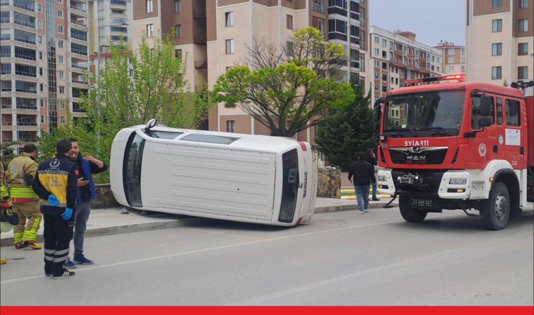 Edirne’de hafif ticari araç ile otomobilin çarpışması sonucu 1 kişi