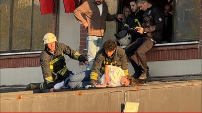 Tekirdağ’ın Çorlu ilçesinde bir kafenin 3’üncü katından düşen kadın yaralandı.