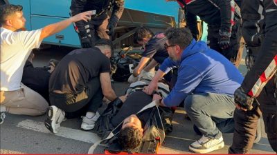 Tekirdağ’ın Çorlu ilçesinde durakta yolcu indiren belediye otobüsüne arkadan çarpan