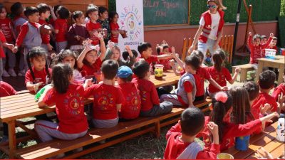 Edirne’de, Türk Kızılay ekipleri ve minikler tohumları toprakla buluşturdu. Meliha