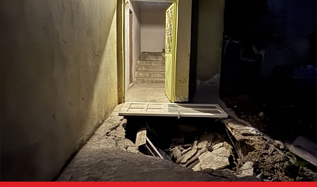 Edirne’de iki katlı bir evin giriş kısmındaki beton zeminin çökmesi