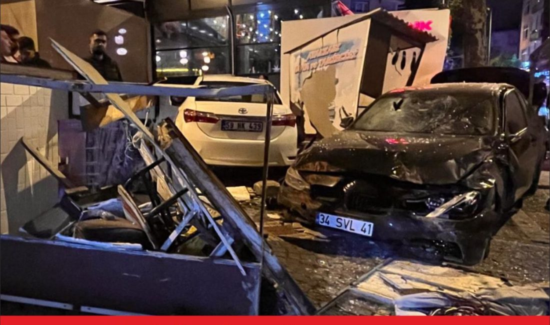 Tekirdağ’ın Hayrabolu ilçesinde otomobilin otobüs durağına çarpması sonucu 3 kişi