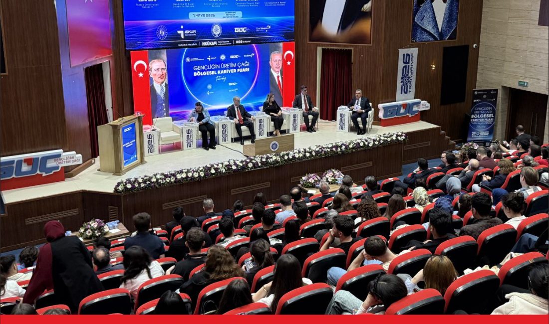 Tekirdağ’da “Trakya Kariyer Fuarı”nda rektörler üniversite öğrencileriyle bir araya geldi.