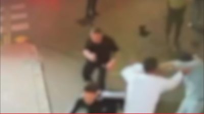 Tekirdağ’ın Çorlu ilçesinde motokuryeler arasında çıkan kavga güvenlik kameralarına yansıdı.
