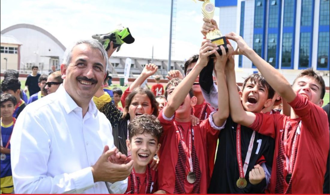 Edirne Valisi Yunus Sezer, çocukların ve gençlerin kötü alışkanlıklardan uzak