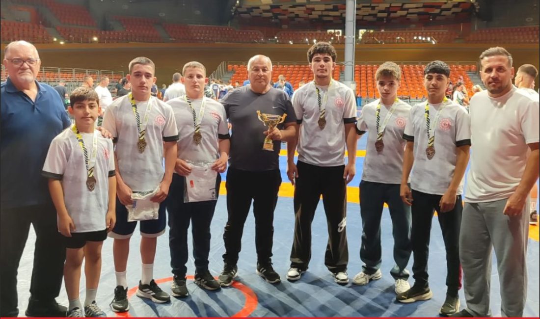 Edirne Serhad Şehri Spor Kulübü sporcuları, Bulgaristan’da düzenlenen güreş turnuvasında