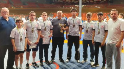 Edirne Serhad Şehri Spor Kulübü sporcuları, Bulgaristan’da düzenlenen güreş turnuvasında