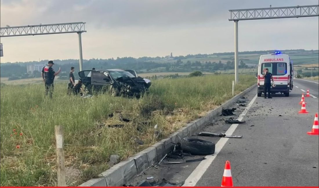 Tekirdağ’ın Saray ilçesinde iki otomobilin çarpışması sonucu 8’i düzensiz göçmen