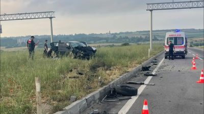 Tekirdağ’ın Saray ilçesinde iki otomobilin çarpışması sonucu 8’i düzensiz göçmen