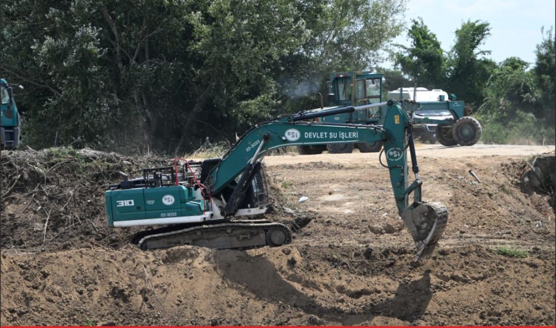 Edirne’de Tunca Nehri’nde temizlik çalışması başlatıldı. DSİ 11. Bölge Müdürlüğü