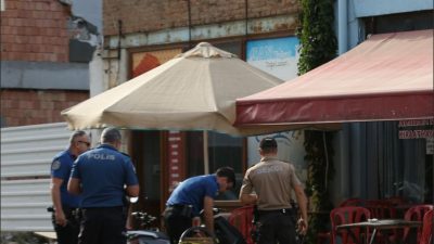 Çanakkale’de iki kişi arasında çıkan kavga sırasında silahtan seken kurşunla